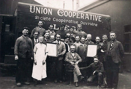 photo du camion de la coop&eacute;rative et des employ&eacute;s